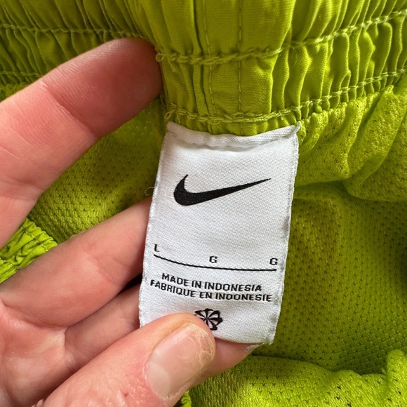 Nike Solid Icon 7" Volley Swim Shorts Neon Green Yellow NESSB635-312 Men L - Picture 3 of 5